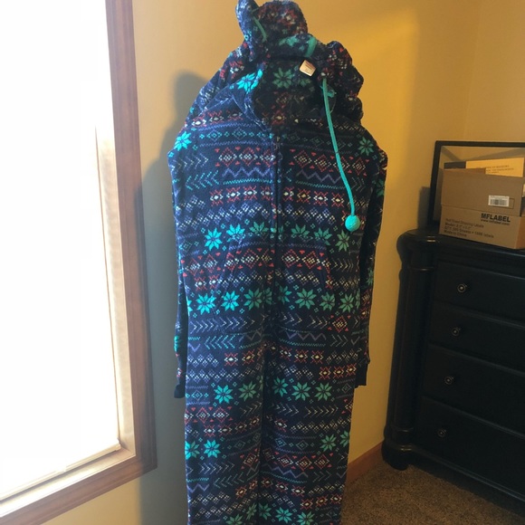 Set of 2 onesie pjs. - Picture 3 of 3